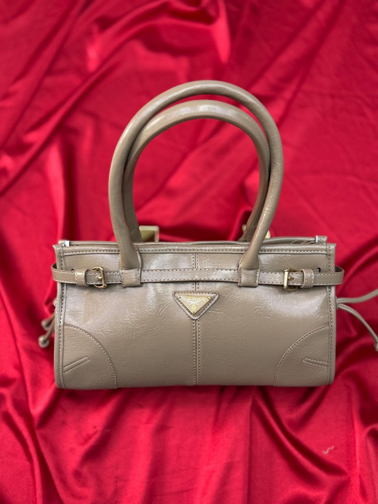 Prada çanta 