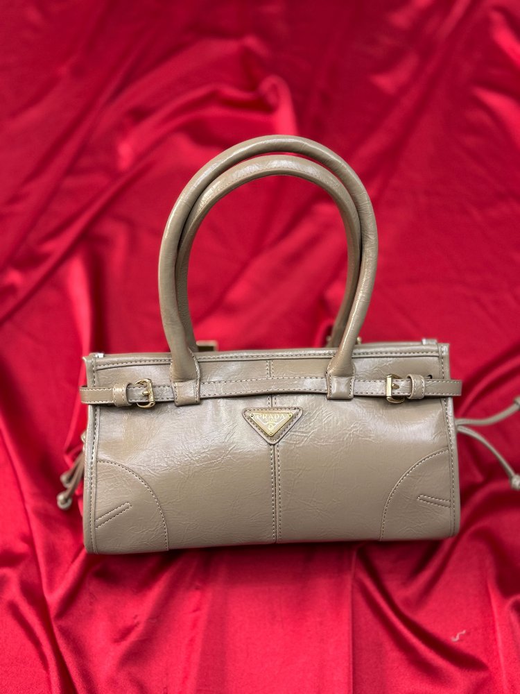 Prada çanta 