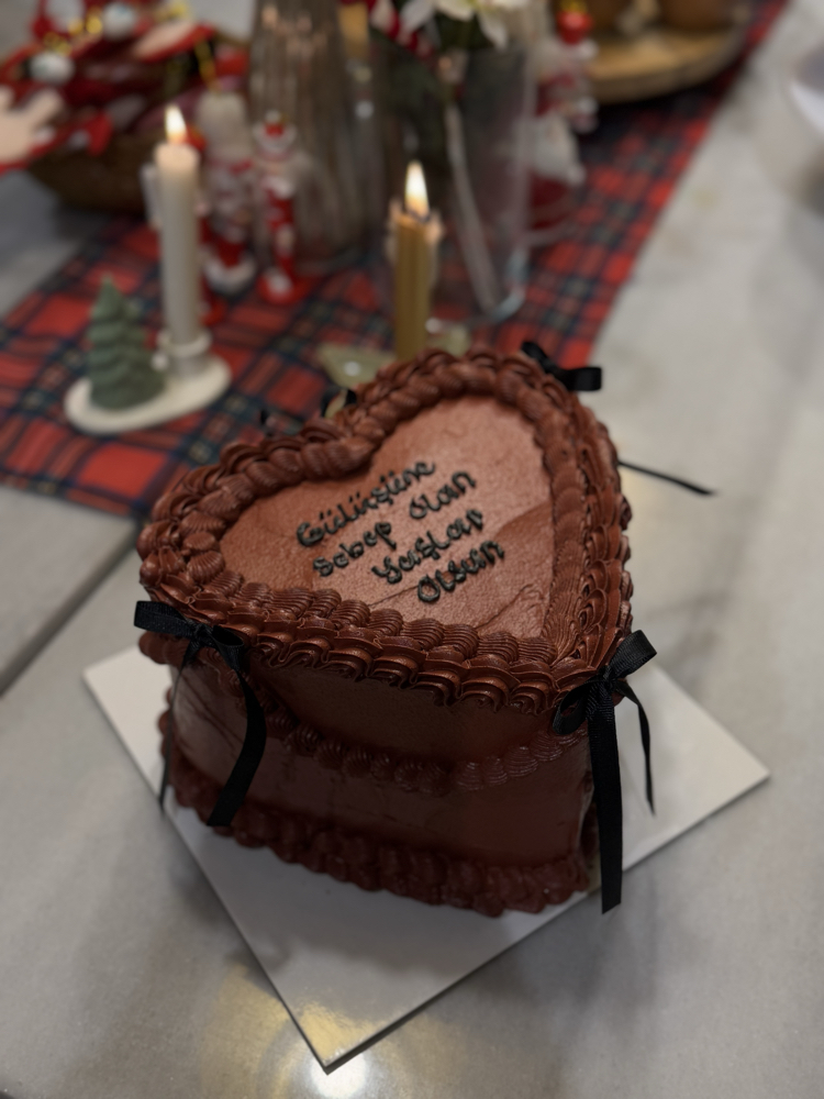 Bordo vintage kalp cake