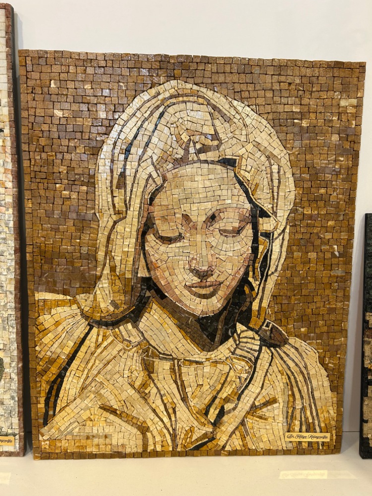 Michelangelo'nun Pieta'sından Meryem Ana detayı