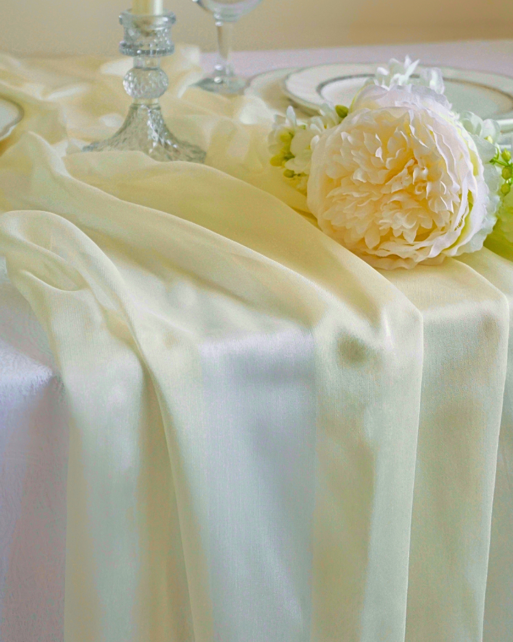 Pastel Sarı Şifon Runner - Bahar Konseptli Sofralar & Modern Davetler İçin Masa Örtüsü
