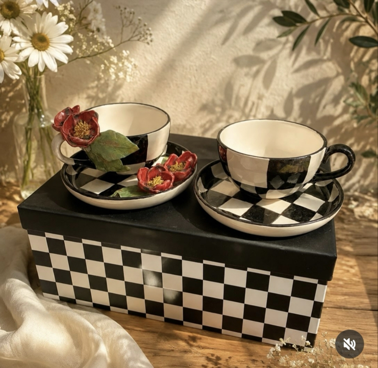 Çiçekli ekose fincan set