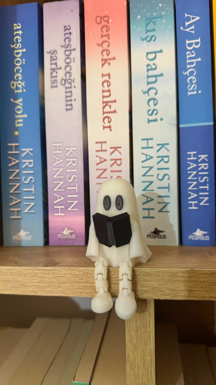 3D Oturan Hayalet Okur