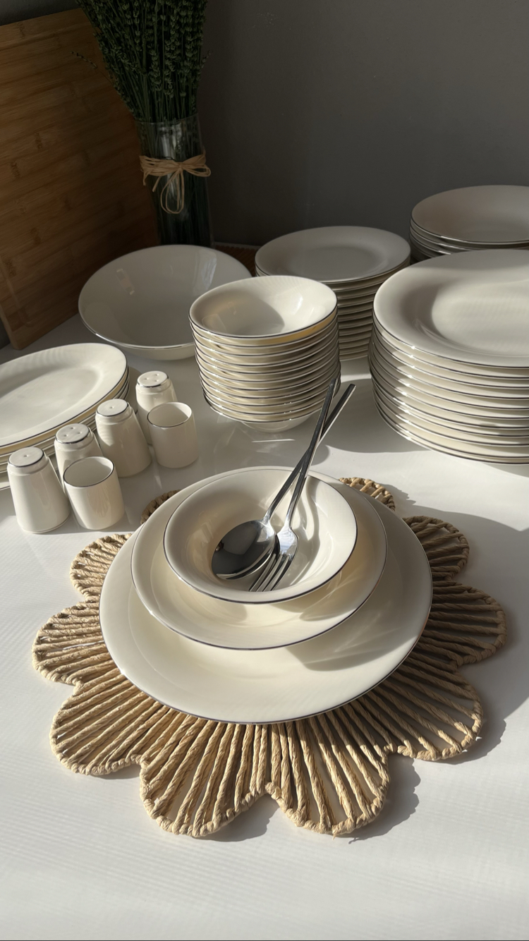 Gümüş detaylı 12 kişilik yemek takımı 