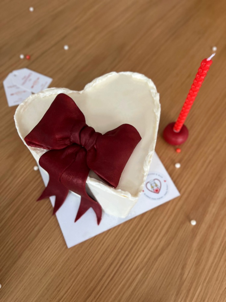 No.1 Deep Burgundy Ribbon Fondant Cake (Kurdele Süslemeli Kalp Pasta)