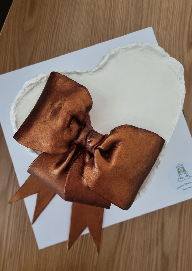 No.2 Antique Bronze Ribbon Fondant Heart Cake (Kurdele Süslemeli Kalp Pasta)