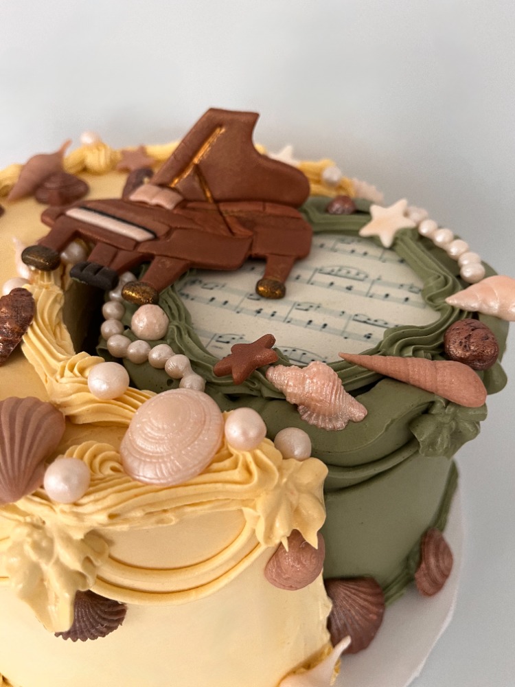 Music & Moon - Themed Birthday Cake