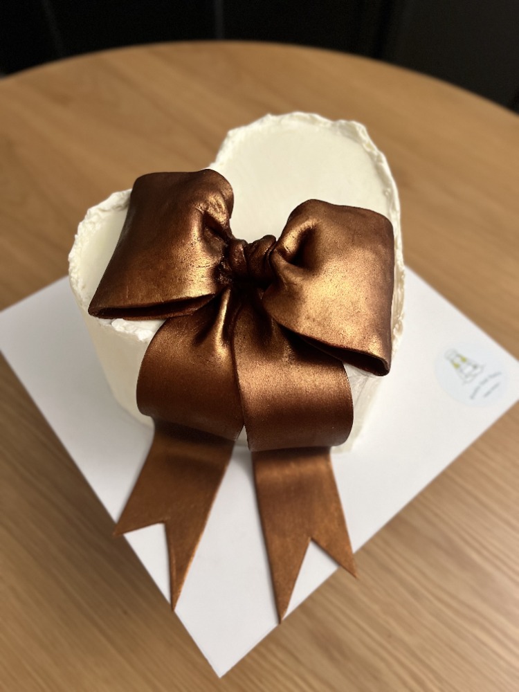 No.2 Antique Bronze Ribbon Fondant Heart Cake (Kurdele Süslemeli Kalp Pasta)