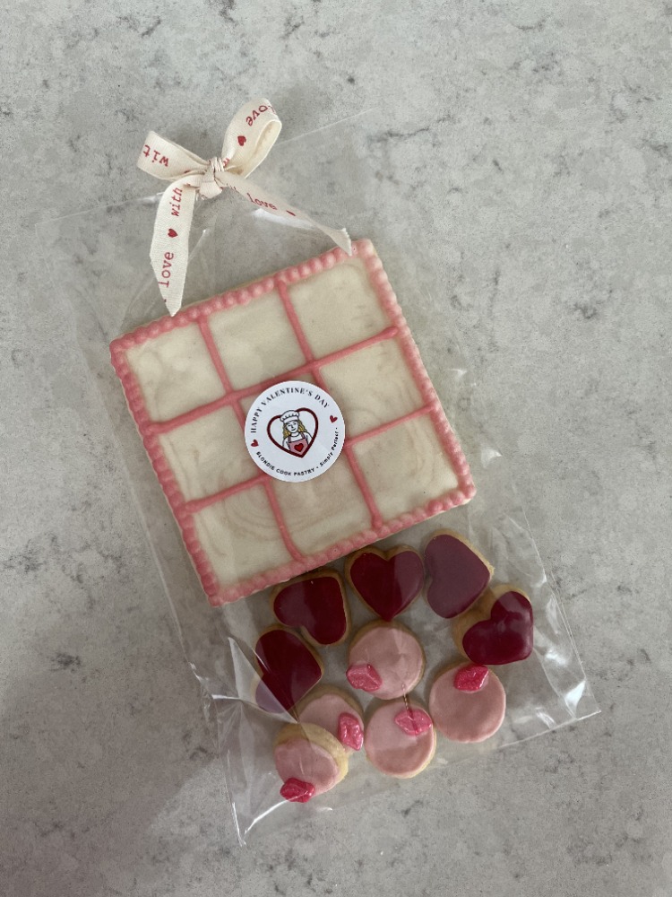 Sweet Valentine Tic Tac Toe Cookie Set