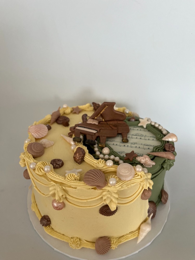 Music & Moon - Themed Birthday Cake