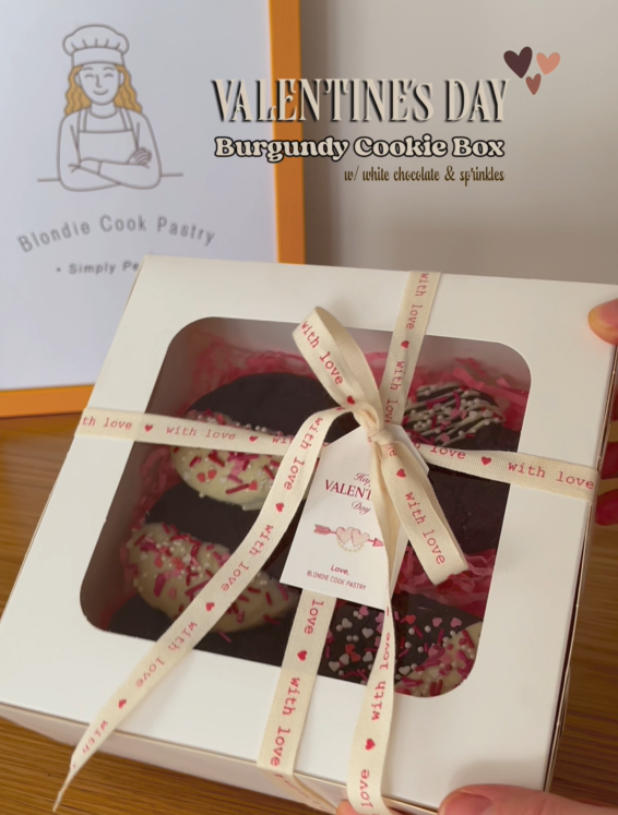 Burgundy Cookie Box (Cacao & White Chocolate)