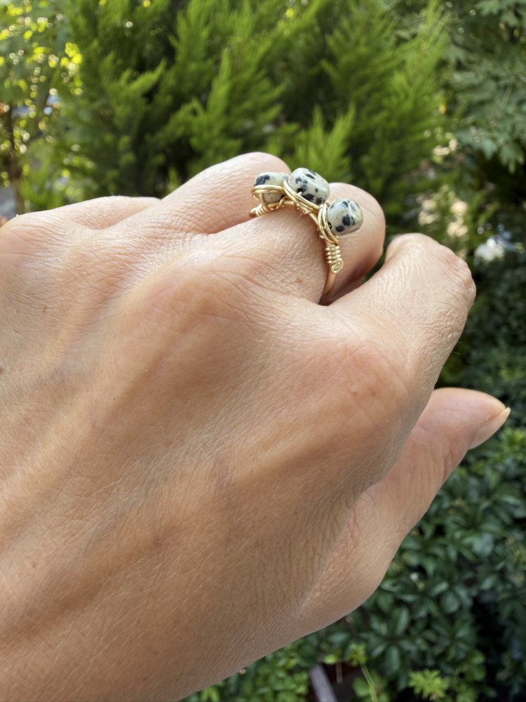 Üçlü Dalmaçyalı Jasper Gold Tasarım Yüzük