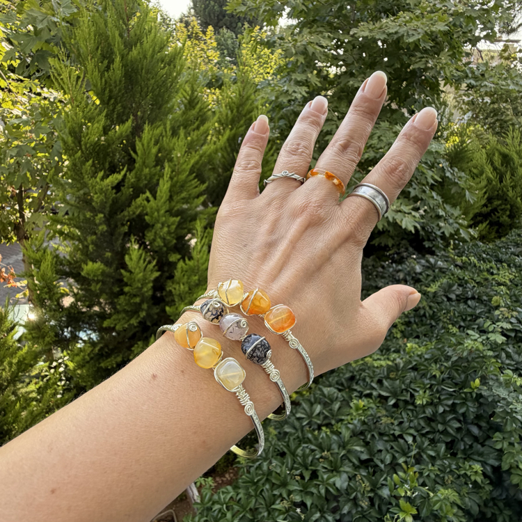 Üç Doğaltaşlı Antik Dokulu Gümüş Cuff Bileklikler