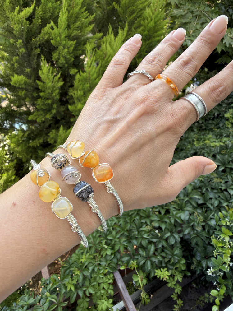 Üç Doğaltaşlı Antik Dokulu Gümüş Cuff Bileklikler