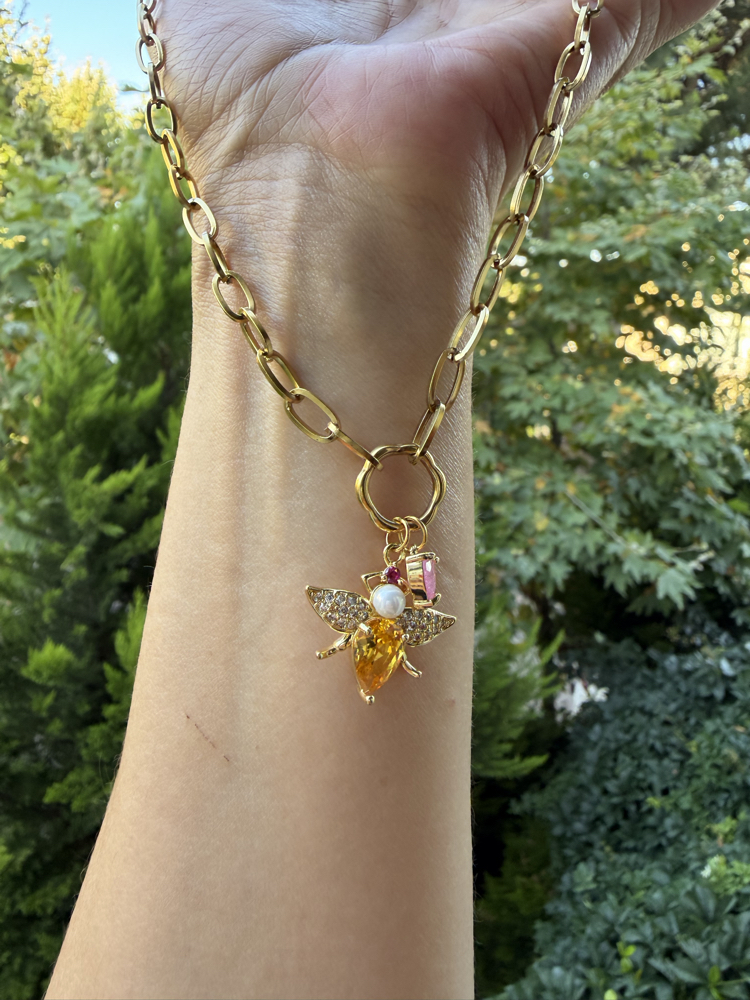 Gold Renk Çelik Ataş Zincir Arı Figürlü Charm Kolye