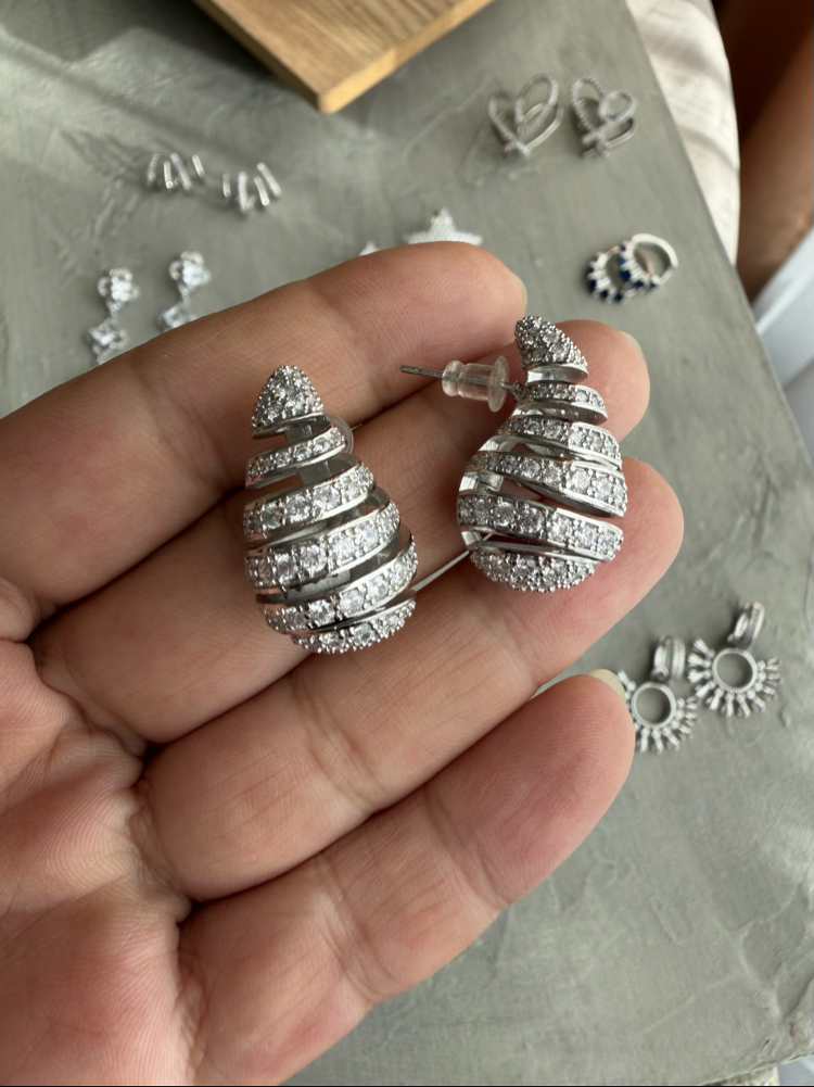 Zirkon Taşlı Spiral Damla Küpe (Botega)