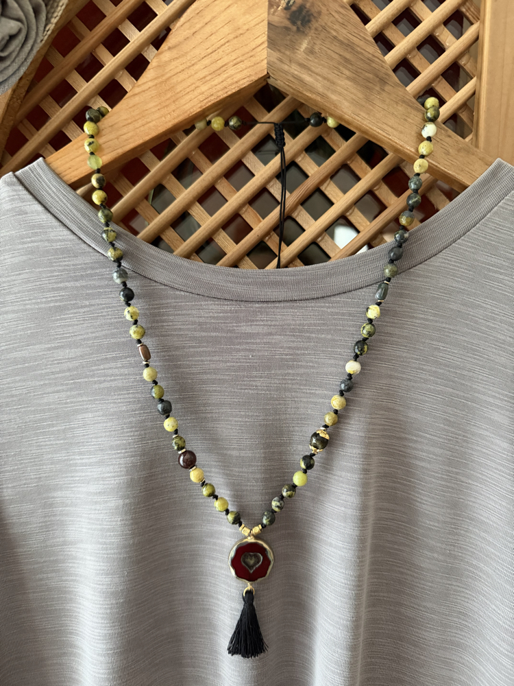 Serpentine & Lal (Garnet) Taşlı Püsküllü Doğal Taş Kolye ve Bileklik 