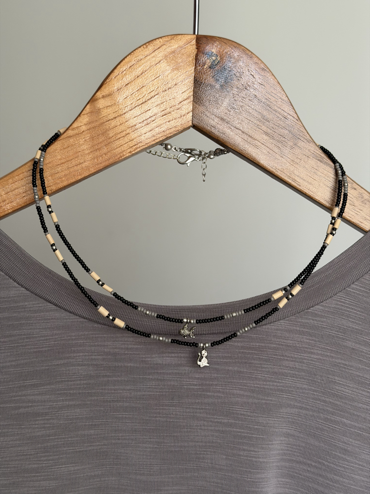 Minimal Kedili/Balıklı Siyah Bohem Kolye