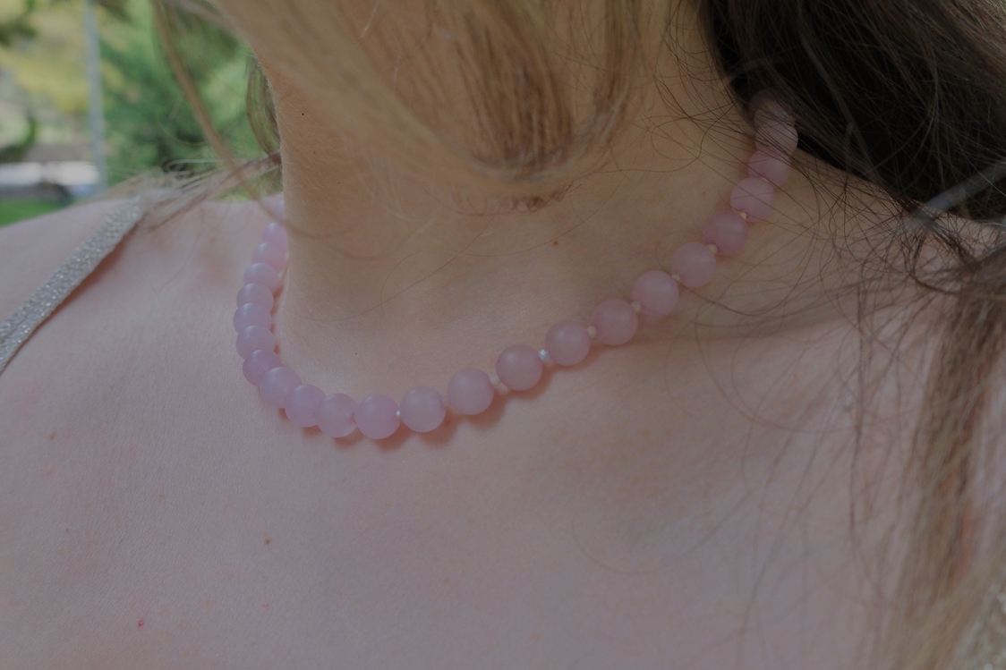 Pembe Kuvars ve Güneş Taşı Kristalleri Kolye