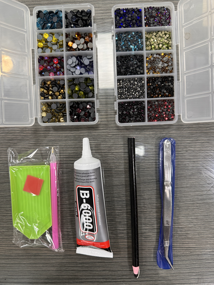 BEDAZZLE 20 Bölmeli Küçük ve Büyük Taş – Yapıştırıcı, Kalem, Cımbız ve Tepsili