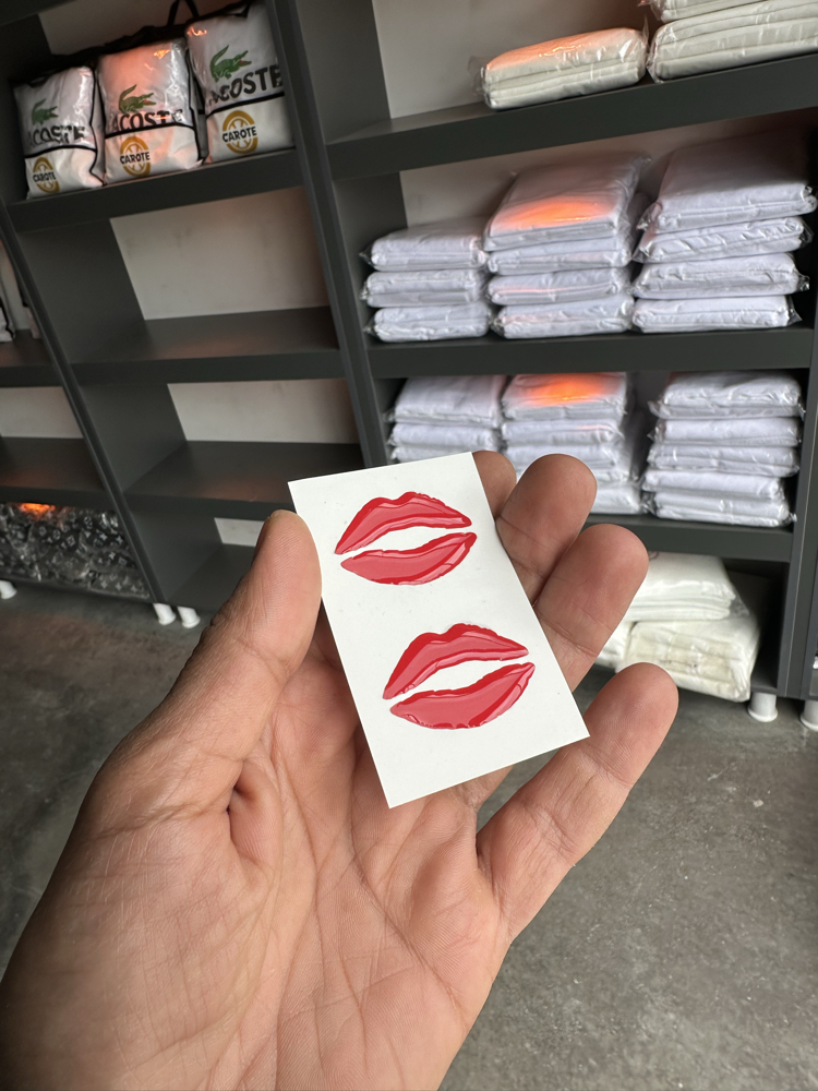 Öpücük damla sticker 2 adet
