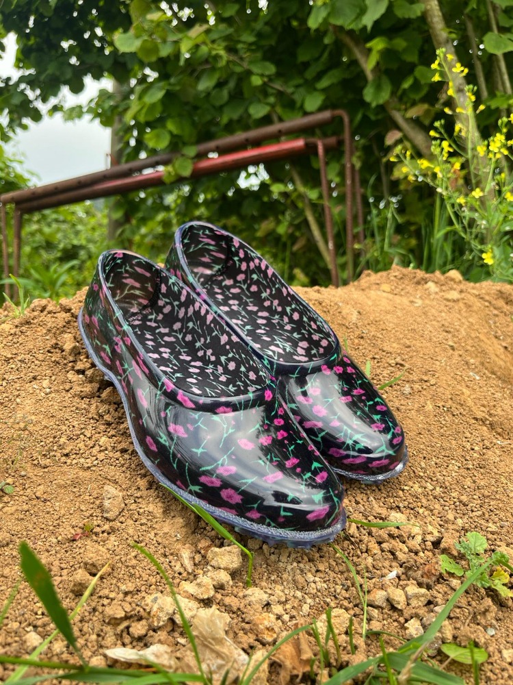 Pembe Çiçekli Plastik Kadın Bahçe Ayakkabısı