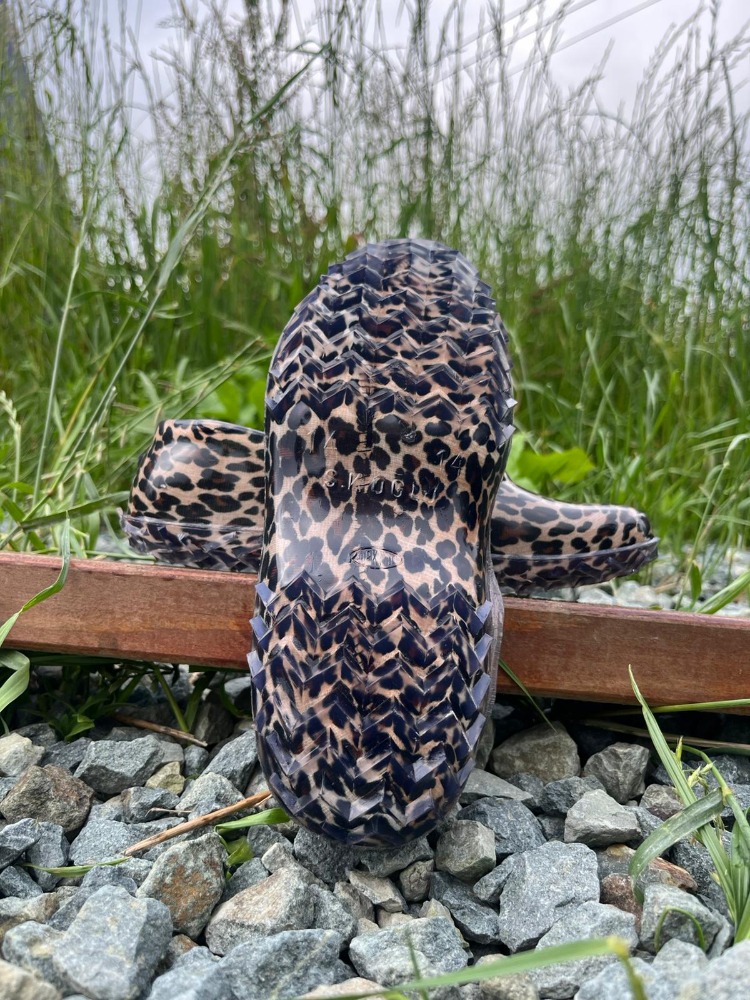 Leopar Desenli Plastik Kadın Bahçe Ayakkabısı