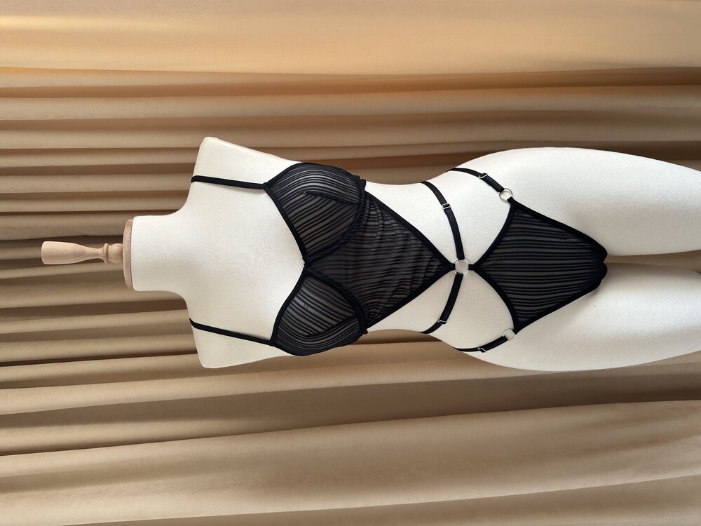 Siyah Halka Detaylı Bodysuit