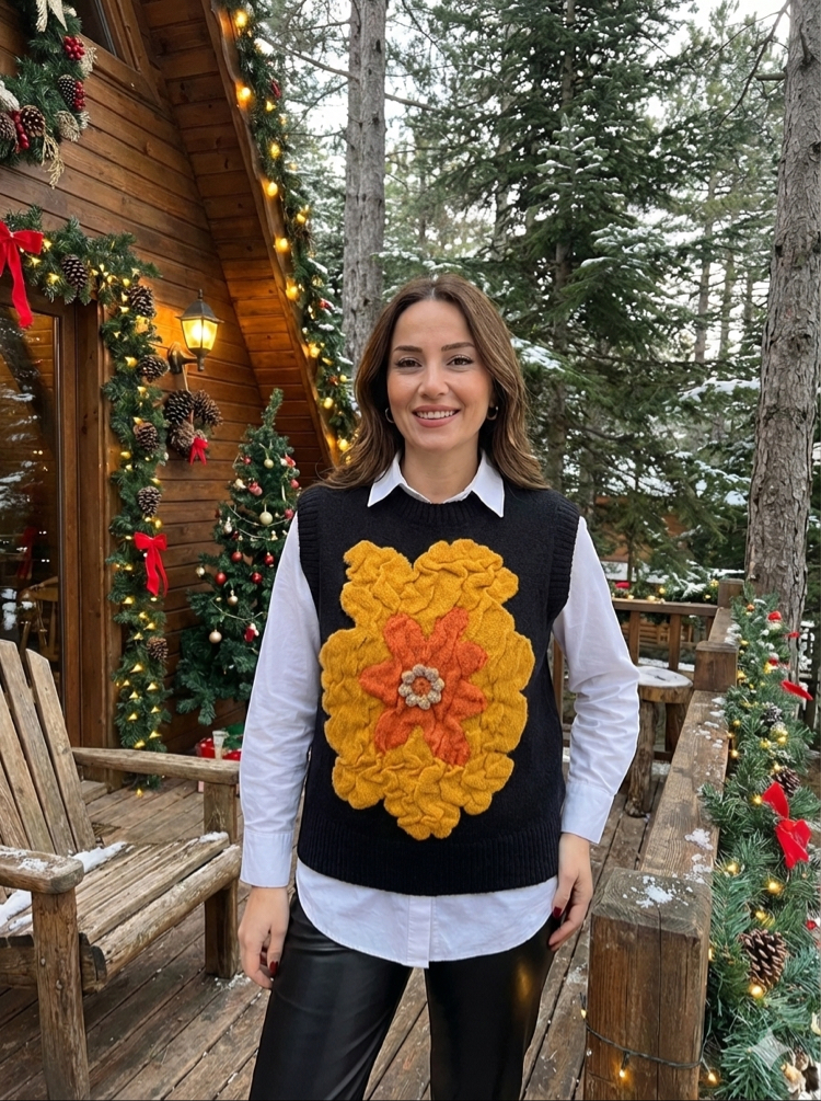 Çiçek Motifli İthal Yumuş Süveter