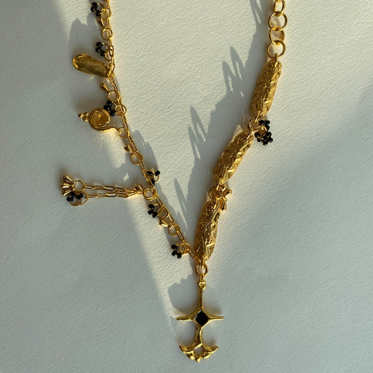 Brambuta Enuma Kolye - Gold Siyah