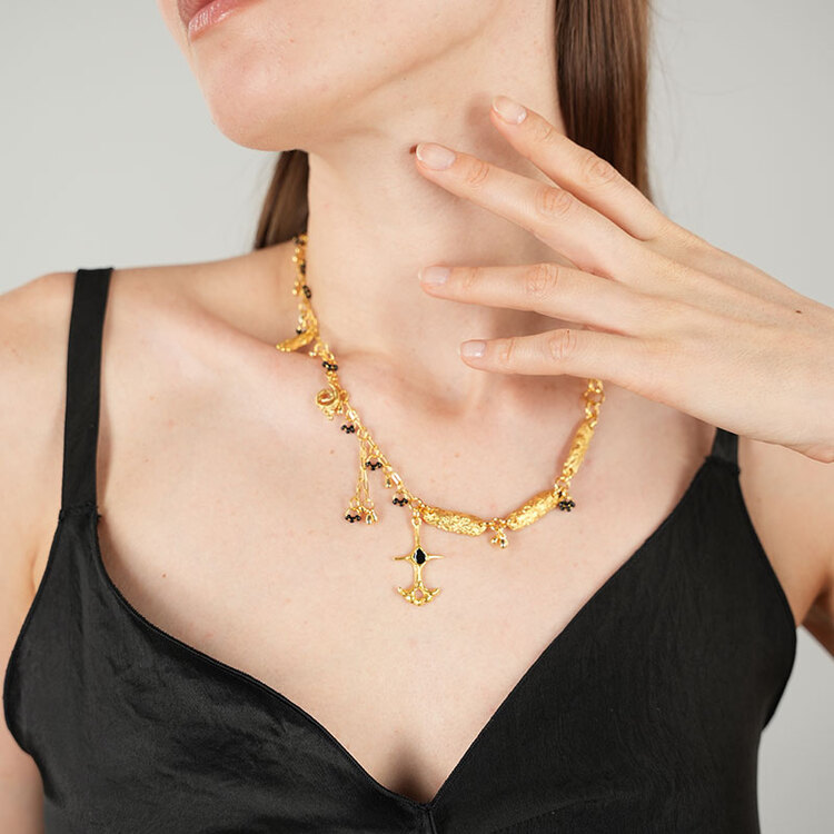 Brambuta Enuma Kolye - Gold Siyah