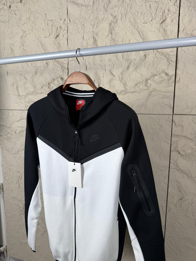 Nike Tech Fleece Siyah Beyaz Hırka