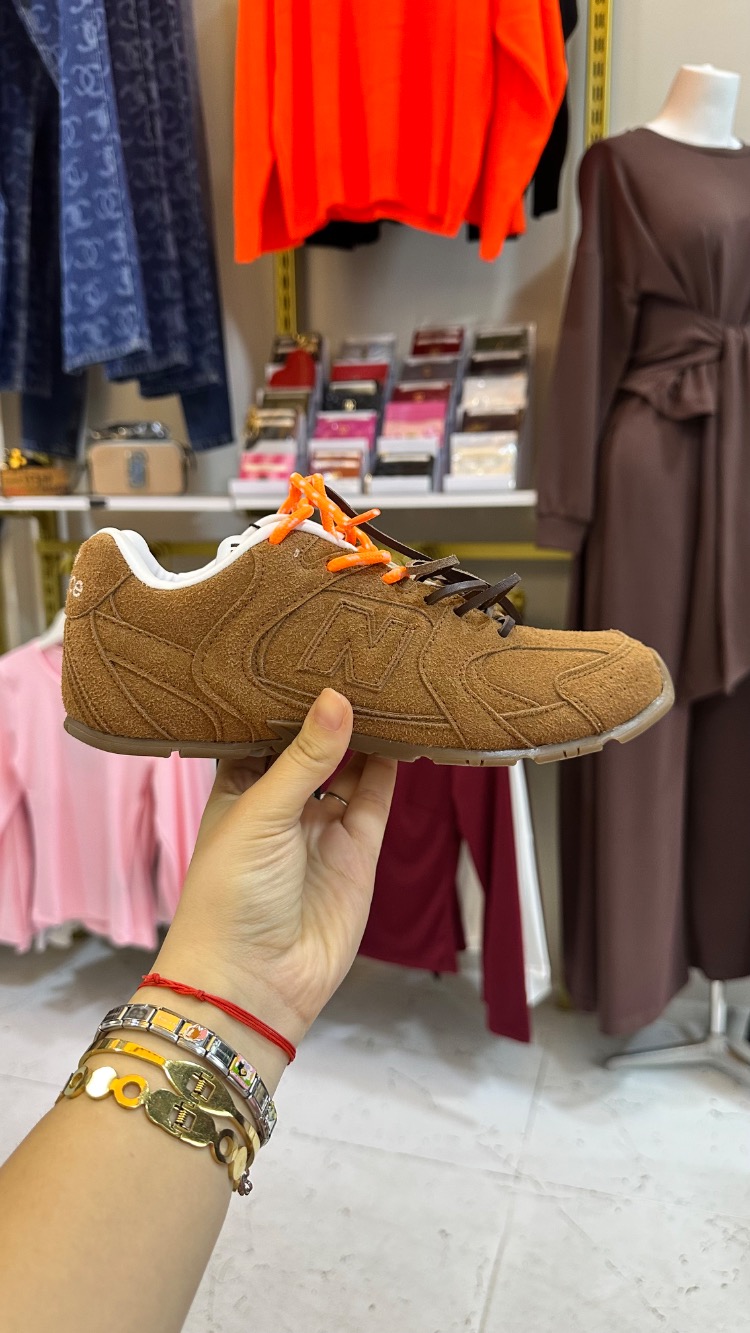 SNEAKER