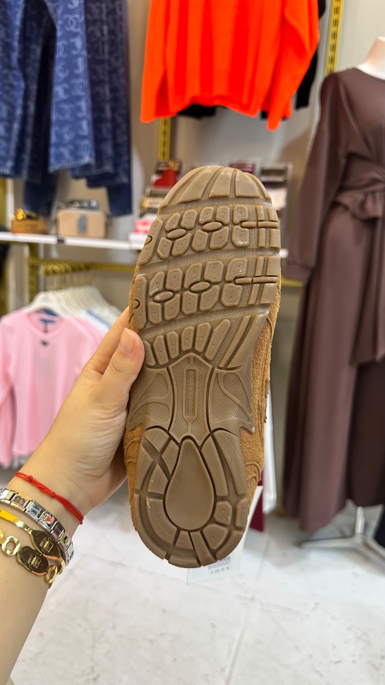 SNEAKER