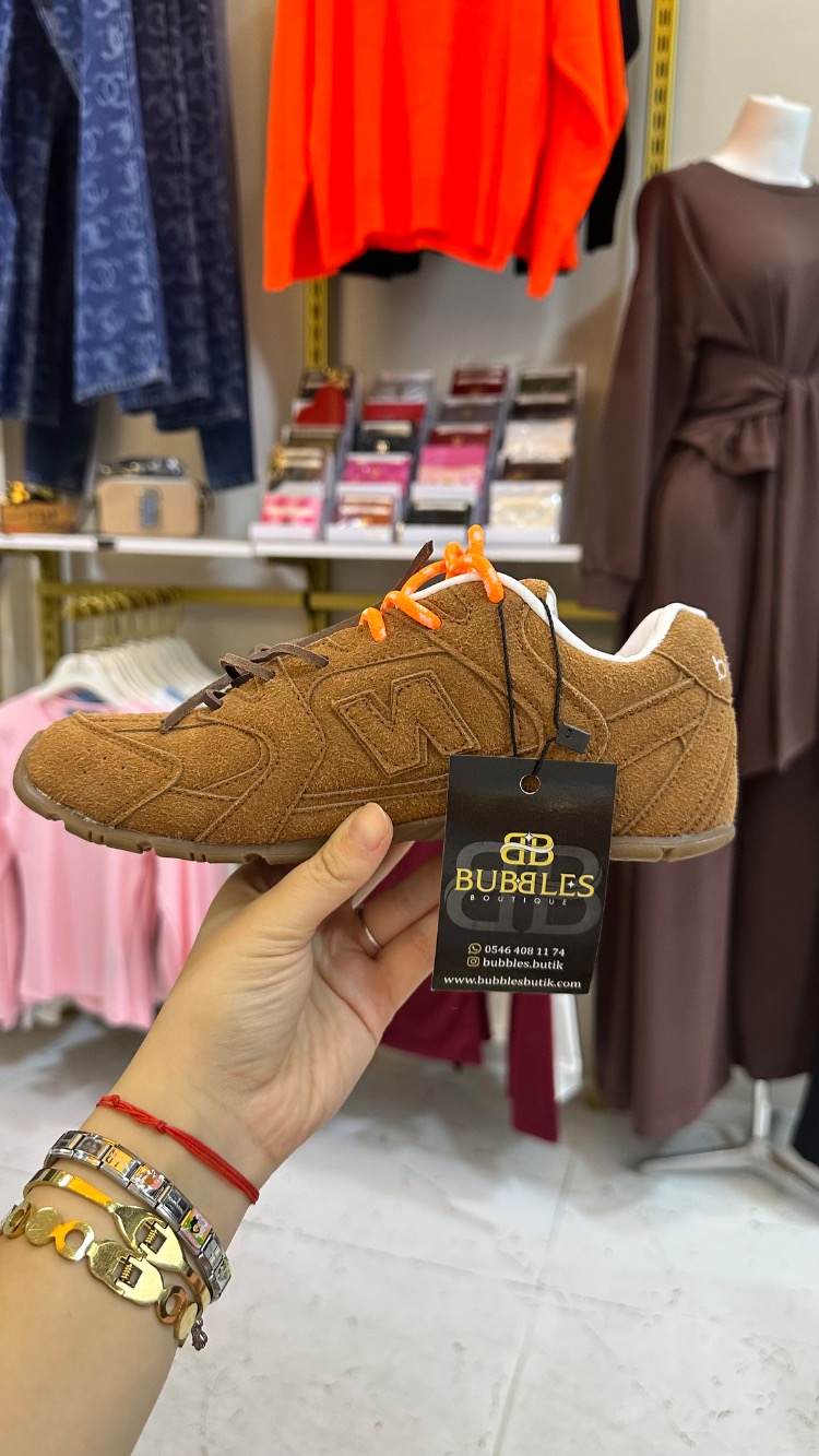 SNEAKER