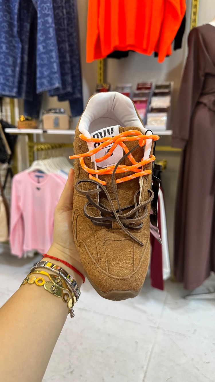 SNEAKER