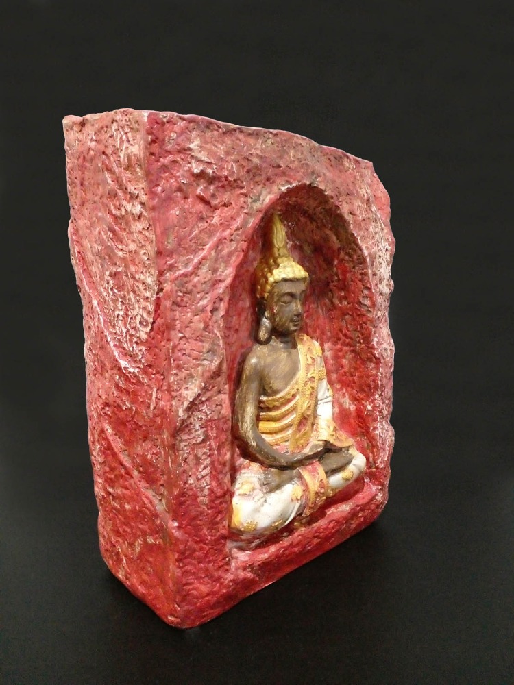 Kırmızı-Beyaz Renkli Mağara İçinde Kahverengi-Beyaz Buda Tealight Mumluk