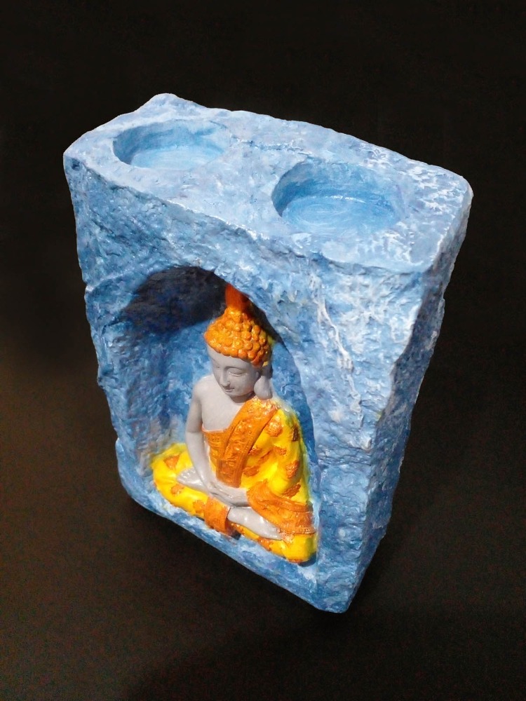 Mavi Renkli Mağara İçinde Oturan Turuncu-Sarı Buda Tealight Mumluk