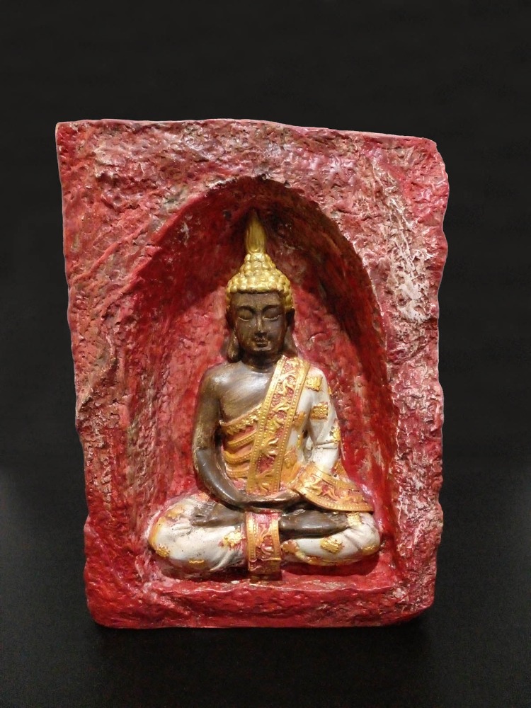 Kırmızı-Beyaz Renkli Mağara İçinde Kahverengi-Beyaz Buda Tealight Mumluk