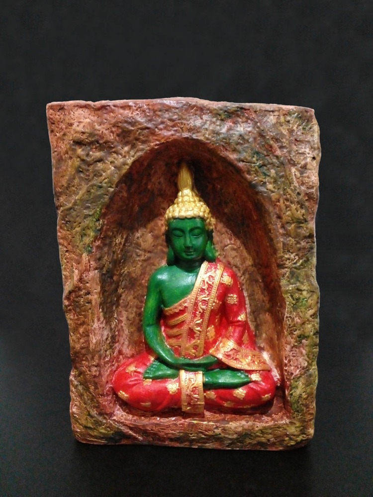 Kahverengi-Yeşil Mağara İçinde Kırmızı-Yeşil Buda Mumluk