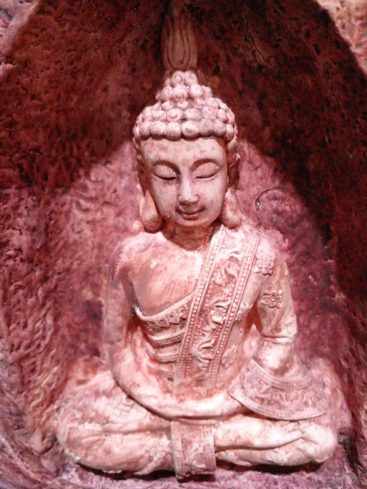 Lotus Pozisyonunda Meditasyon Yapan Buddha Mumluk