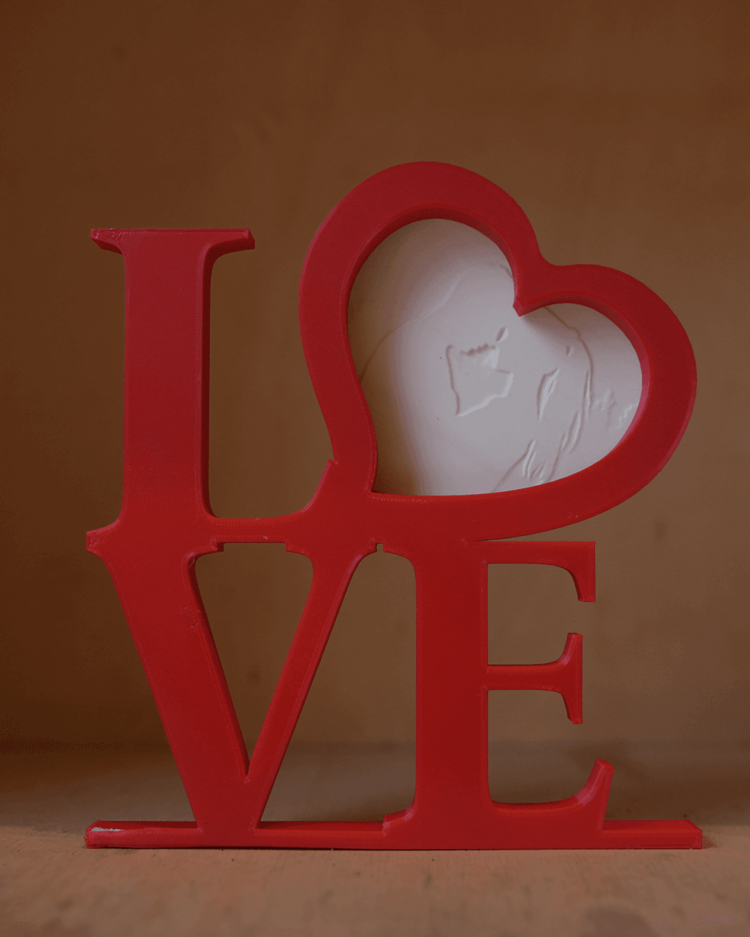 LOVE Çerçeve - Sevgi Dolu Bir Dekorasyon