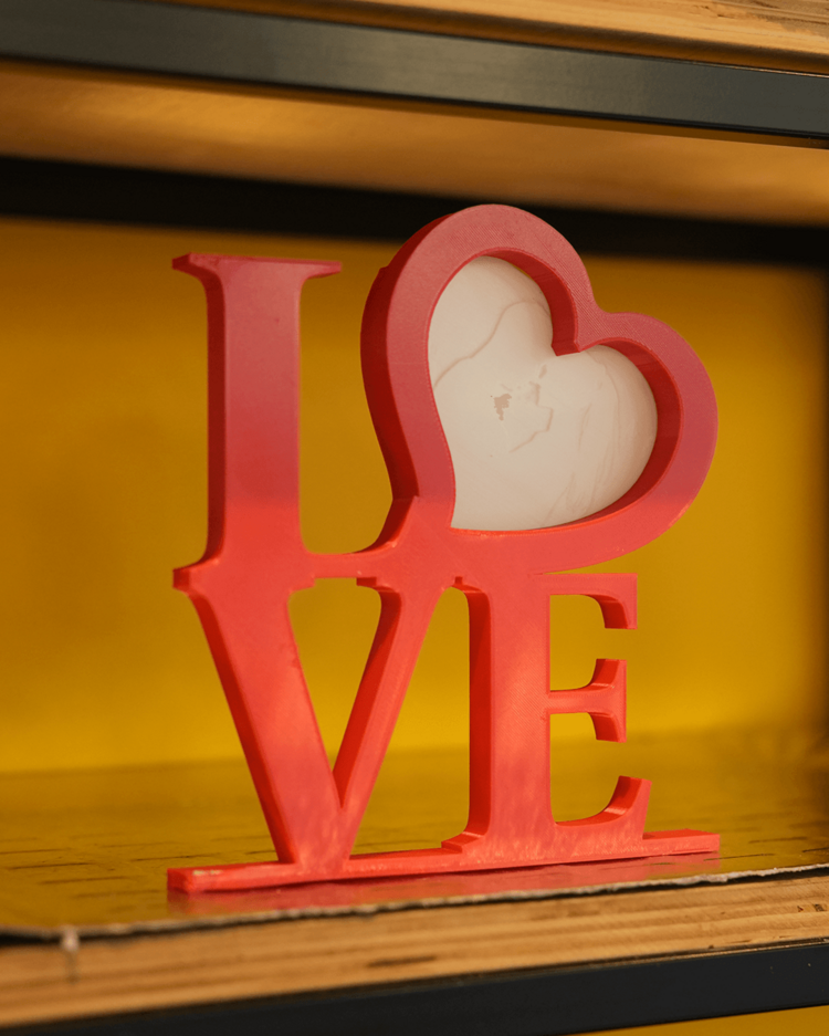 LOVE Çerçeve - Sevgi Dolu Bir Dekorasyon