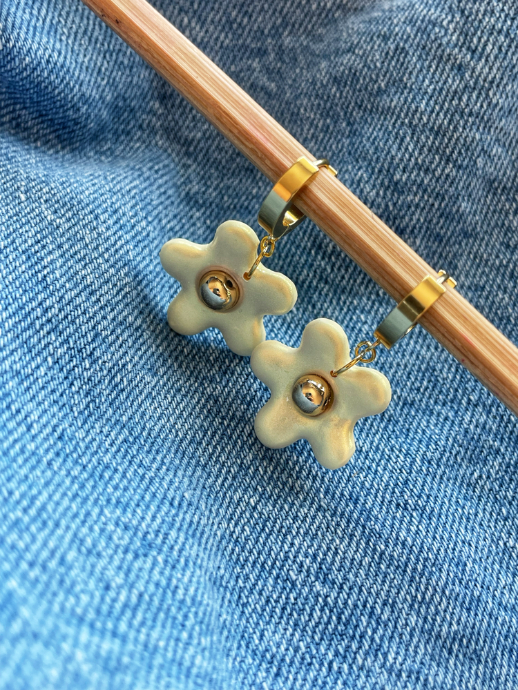 Butter yellow”daisy 