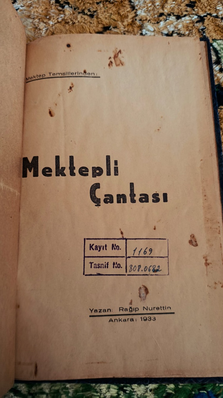 MEKTEPLİ ÇANTASI - Ragıp Nurettin -1933