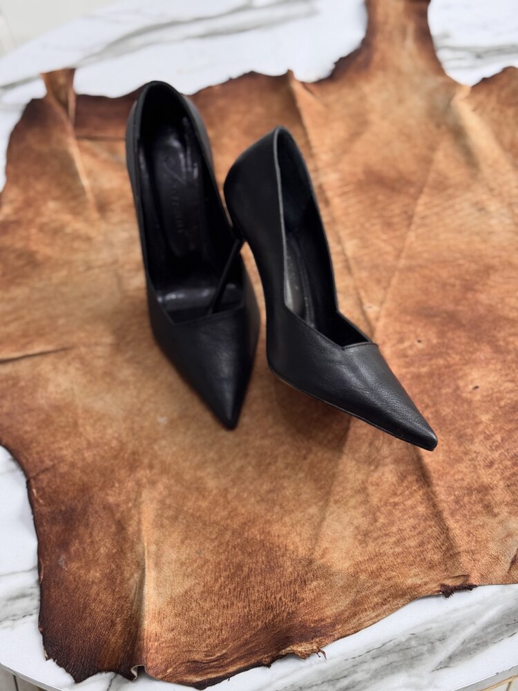 Siyah ince topuk Stiletto