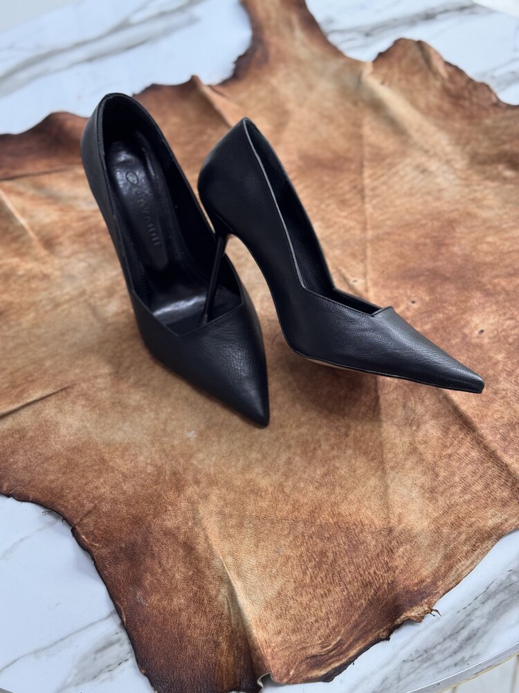Siyah ince topuk Stiletto