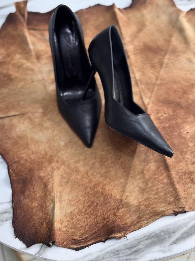 Siyah ince topuk Stiletto