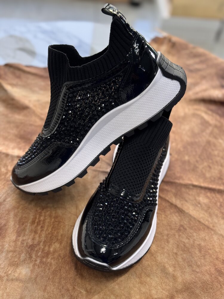 Siyah ortopedik spor ayakkabısı