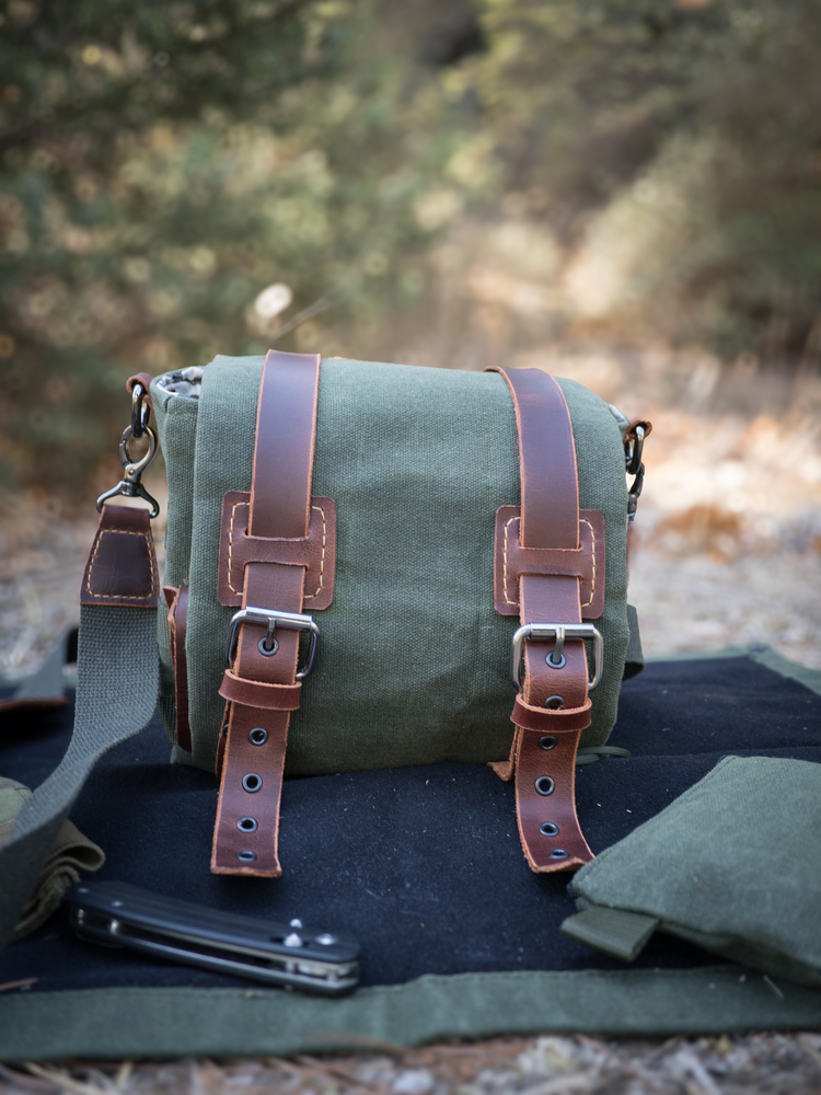 El Yapımı Mumlu Kanvas ve Yağlı Deri Bushcraft Çantası | Outdoor & EDC Omuz Çanta